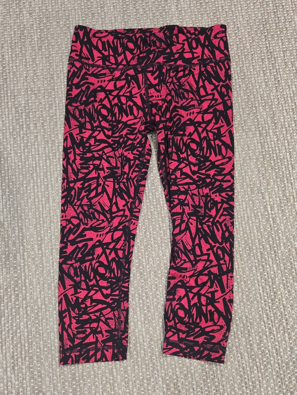 Zumba Capri Pink Graffiti Print Leggings XS
